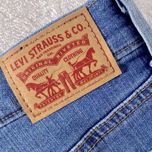 Levi’s Blue Mid Rise Mid Length Shorts Lightly Distressed Denim Jean Shorts 27 - Picture 9 of 15